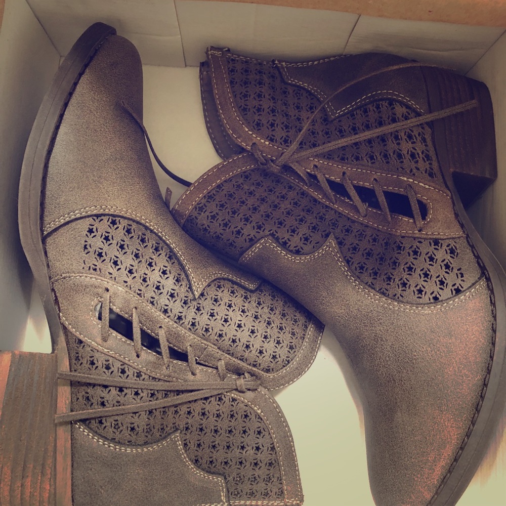 Size 10 Very G Booties